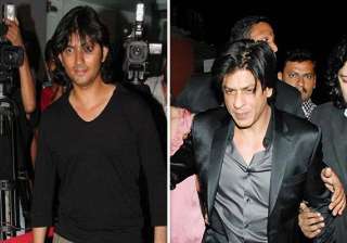 jokes on shah rukh shirish fight flood internet -... jokes on shah rukh shirish fight flood internet -...