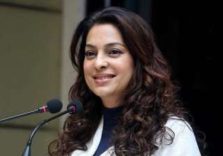 juhi chawala takes credit for karishma kapoor s... juhi chawala takes credit for karishma kapoor s...