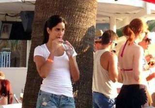 katrina lashes out at media for invading her... katrina lashes out at media for invading her...