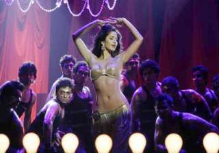 katrina does a hot tapori number - India TV katrina does a hot tapori number - India TV