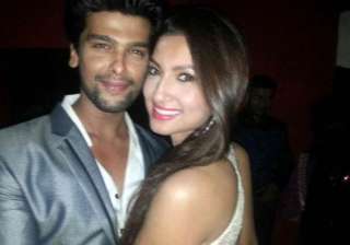 kushal tandon hospitalised gauhar worried see... kushal tandon hospitalised gauhar worried see...