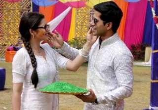 madhubala madhu abhay holi romance - India TV madhubala madhu abhay holi romance - India TV