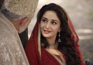 madhuri dixit s first look in dedh ishqiya out... madhuri dixit s first look in dedh ishqiya out...