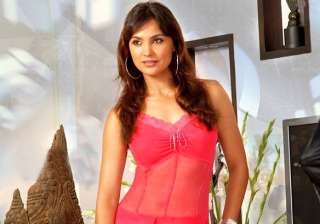 mahesh behind item song laila says lara - India TV mahesh behind item song laila says lara - India TV
