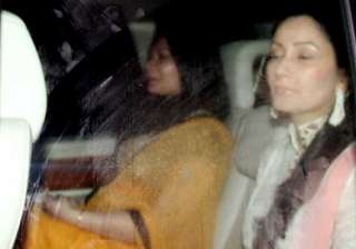 manyata dutt parties hard in absence of sanjay... manyata dutt parties hard in absence of sanjay...