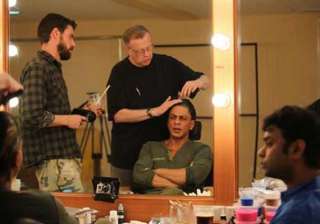 shah rukh gets fan look from oscar winning make... shah rukh gets fan look from oscar winning make...