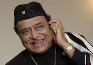 over 5 000 guitarists create record to bhupen... over 5 000 guitarists create record to bhupen...