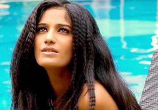 poonam pandey in khatron ke khiladi 4 - India TV poonam pandey in khatron ke khiladi 4 - India TV