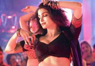 prachi desai shows professionalism despite being... prachi desai shows professionalism despite being...