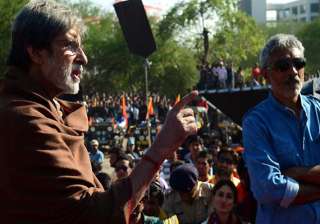 prakash jha does a cameo in satyagraha - India TV prakash jha does a cameo in satyagraha - India TV