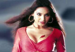 prank sms from bipasha s phone to people saying... prank sms from bipasha s phone to people saying...