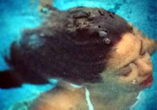 priyanka chopra turns poet in dil dhadakne do... priyanka chopra turns poet in dil dhadakne do...
