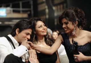 priyanka chopra and shah rukh khan friends turned... priyanka chopra and shah rukh khan friends turned...