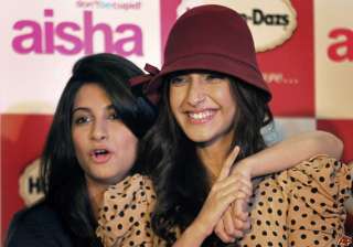 rhea not getting married soon sonam - India TV rhea not getting married soon sonam - India TV