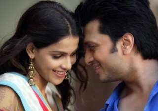 riteish genelia s love story to unfold on stage -... riteish genelia s love story to unfold on stage -...