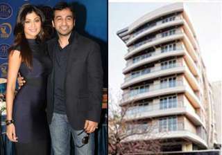 robbery at shilpa shetty s juhu residence - India... robbery at shilpa shetty s juhu residence - India...