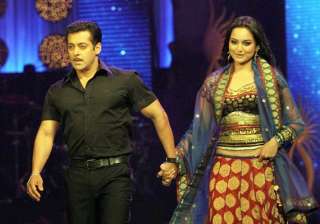 salman unwilling to do intimate scenes with... salman unwilling to do intimate scenes with...