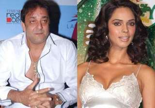 sanjay refuses to kiss mallika in double dhamaal... sanjay refuses to kiss mallika in double dhamaal...