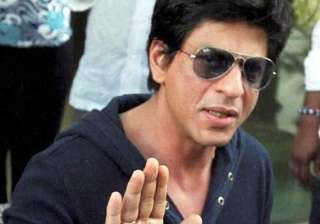 shah rukh khan looking for solace opts for gautam... shah rukh khan looking for solace opts for gautam...