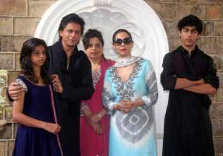 shah rukh khan perturbed over security of mannat... shah rukh khan perturbed over security of mannat...