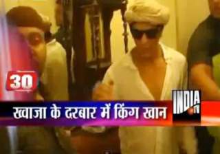 shah rukh khan performs prayers at ajmer sharif -... shah rukh khan performs prayers at ajmer sharif -...