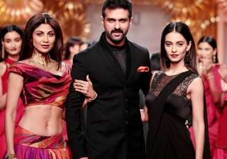 wifw shilpa shetty promotes dishkiyaoon on ramp... wifw shilpa shetty promotes dishkiyaoon on ramp...