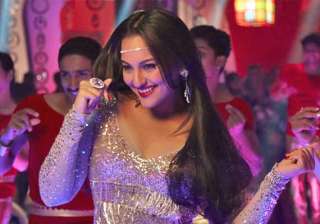 sonakshi sinha calls herself a bathroom singer -... sonakshi sinha calls herself a bathroom singer -...