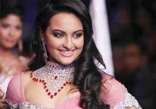sonakshi sinha feeling homesick - India TV sonakshi sinha feeling homesick - India TV