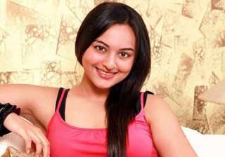 sonakshi to play a gangster s moll - India TV sonakshi to play a gangster s moll - India TV