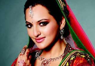 sonakshi s diamond solitaire earrings vanish... sonakshi s diamond solitaire earrings vanish...