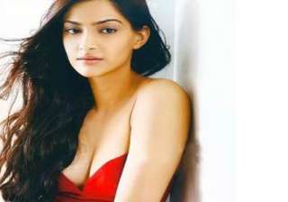 sonam s illness costs producer rs 3 cr - India TV sonam s illness costs producer rs 3 cr - India TV