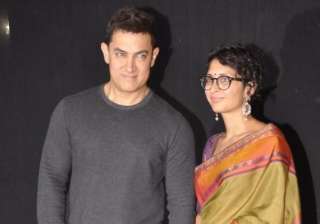 star parivaar 2014 aamir khan receives packet of... star parivaar 2014 aamir khan receives packet of...