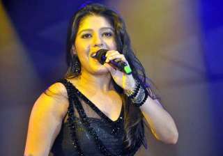 sunidhi chauhan regales kotla crowd - India TV sunidhi chauhan regales kotla crowd - India TV