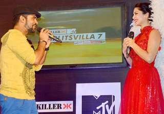 sunny leone gets wooed by journalists in delhi... sunny leone gets wooed by journalists in delhi...