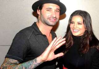 sunny leone s husband to debut in bollywood -... sunny leone s husband to debut in bollywood -...
