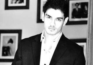 sooraj pancholi to go bare for main tera hero -... sooraj pancholi to go bare for main tera hero -...