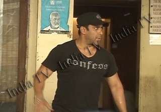 three injured during salman khan s dabangg 2... three injured during salman khan s dabangg 2...