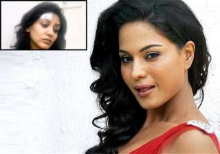 veena malik assaults vedita bangs her head on a... veena malik assaults vedita bangs her head on a...