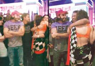 when ranveer surprised deepika on chennai express... when ranveer surprised deepika on chennai express...