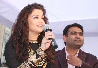 aishwarya rai s new stunning look launches... aishwarya rai s new stunning look launches...