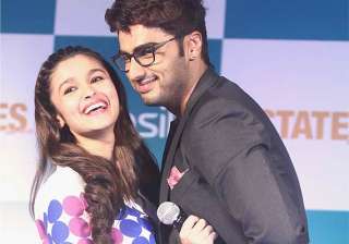 alia arjun get too cozy in public still deny... alia arjun get too cozy in public still deny...