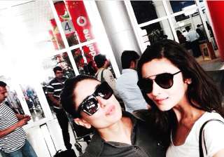alia bhatt poses pouty with kareena kapoor khan... alia bhatt poses pouty with kareena kapoor khan...
