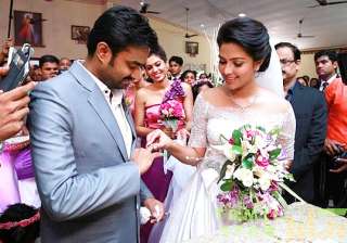 actress amala paul engaged to director vijay -... actress amala paul engaged to director vijay -...
