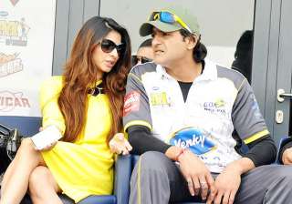 armaan kohli takes tanishaa home on holi to seek... armaan kohli takes tanishaa home on holi to seek...