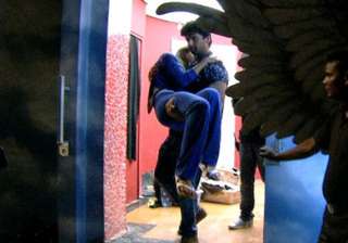 bigg boss 7 kushal threatens andy bouncers... bigg boss 7 kushal threatens andy bouncers...