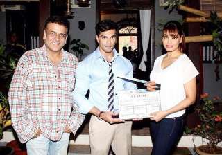 bipasha gives mahurat clap for her next - India TV bipasha gives mahurat clap for her next - India TV