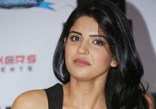 don t feel overshadowed by armaan deeksha - India... don t feel overshadowed by armaan deeksha - India...