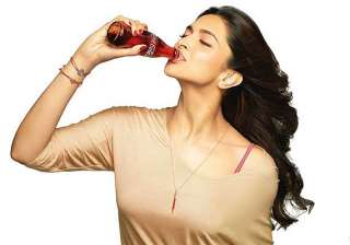 deepika padukone grabs cola brand for rs 6 crore... deepika padukone grabs cola brand for rs 6 crore...