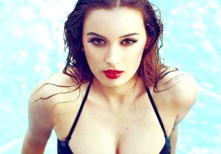 evelyn declines film due to excess nudity - India... evelyn declines film due to excess nudity - India...