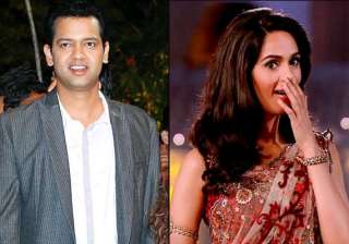 mallika sherawat embarrasses rahul mahajan on... mallika sherawat embarrasses rahul mahajan on...